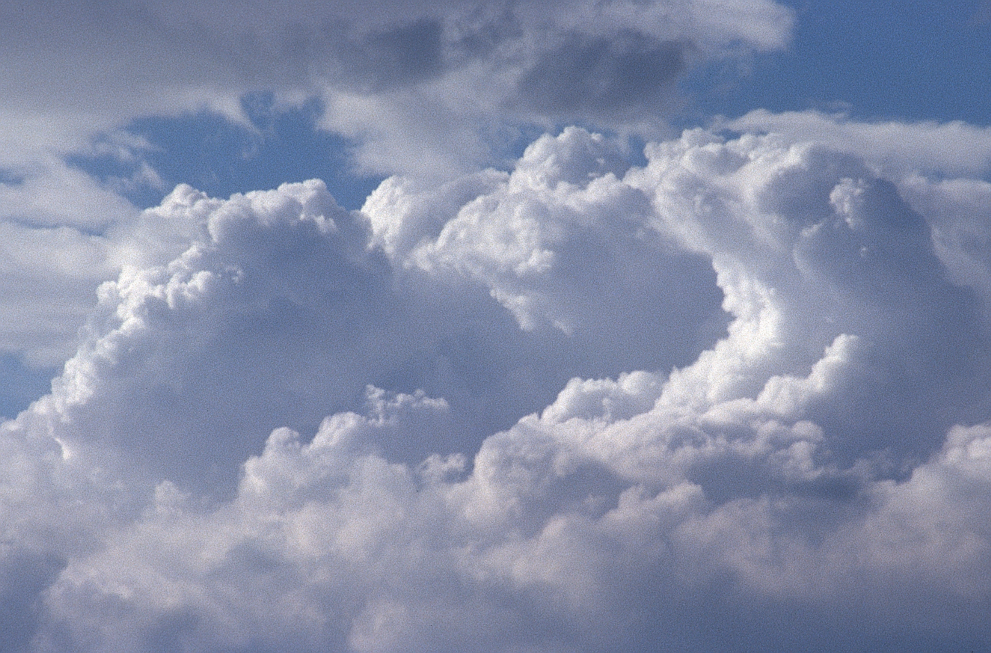 Пушистые облака проплывают. Облака. Небо с облаками. Облако картинка. Виды облаков.